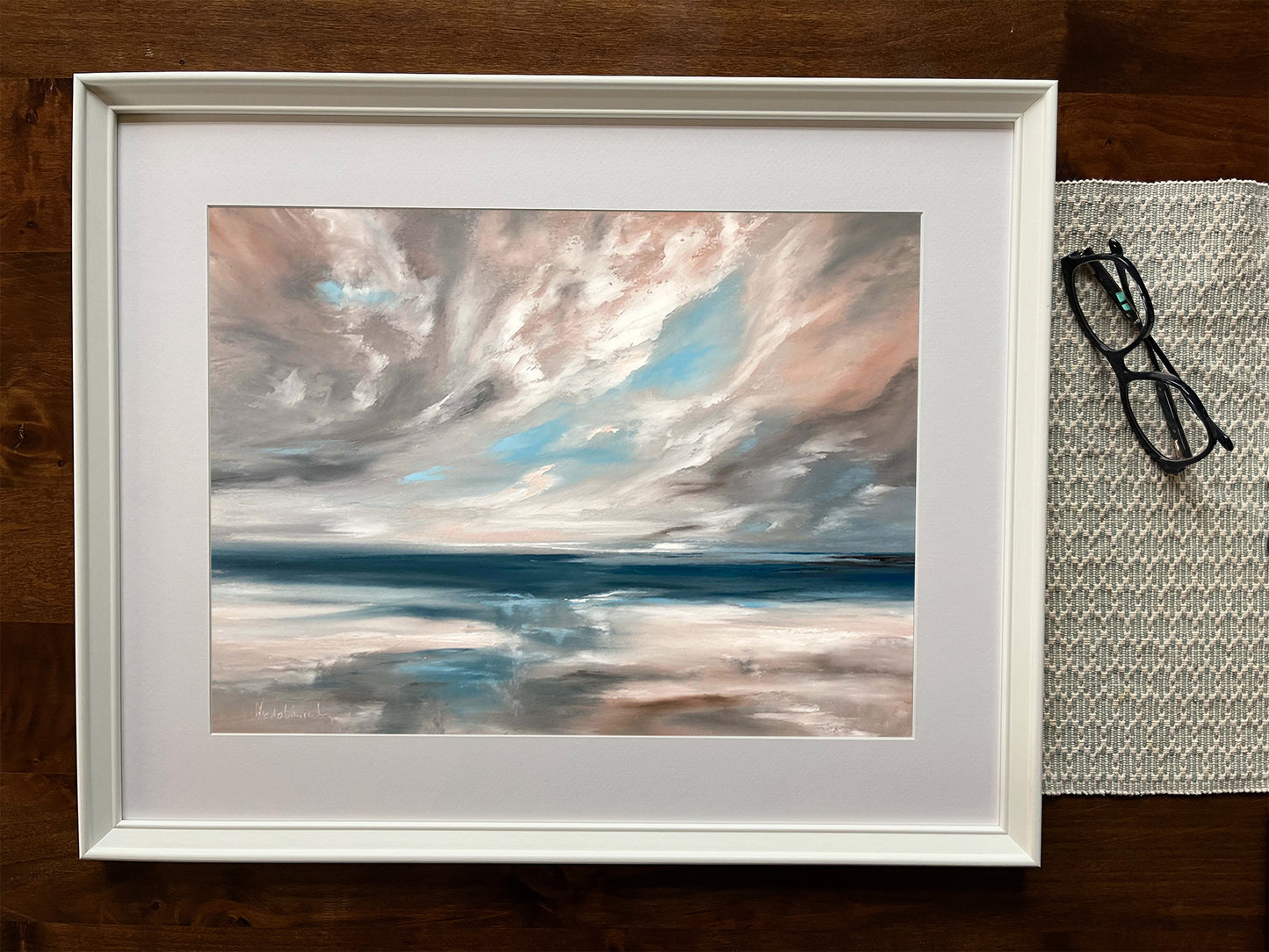 Tirage d’art signé – Nuages lumineux et reflets sur sable humide – Paysage de Bretagne à l’huile au couteau